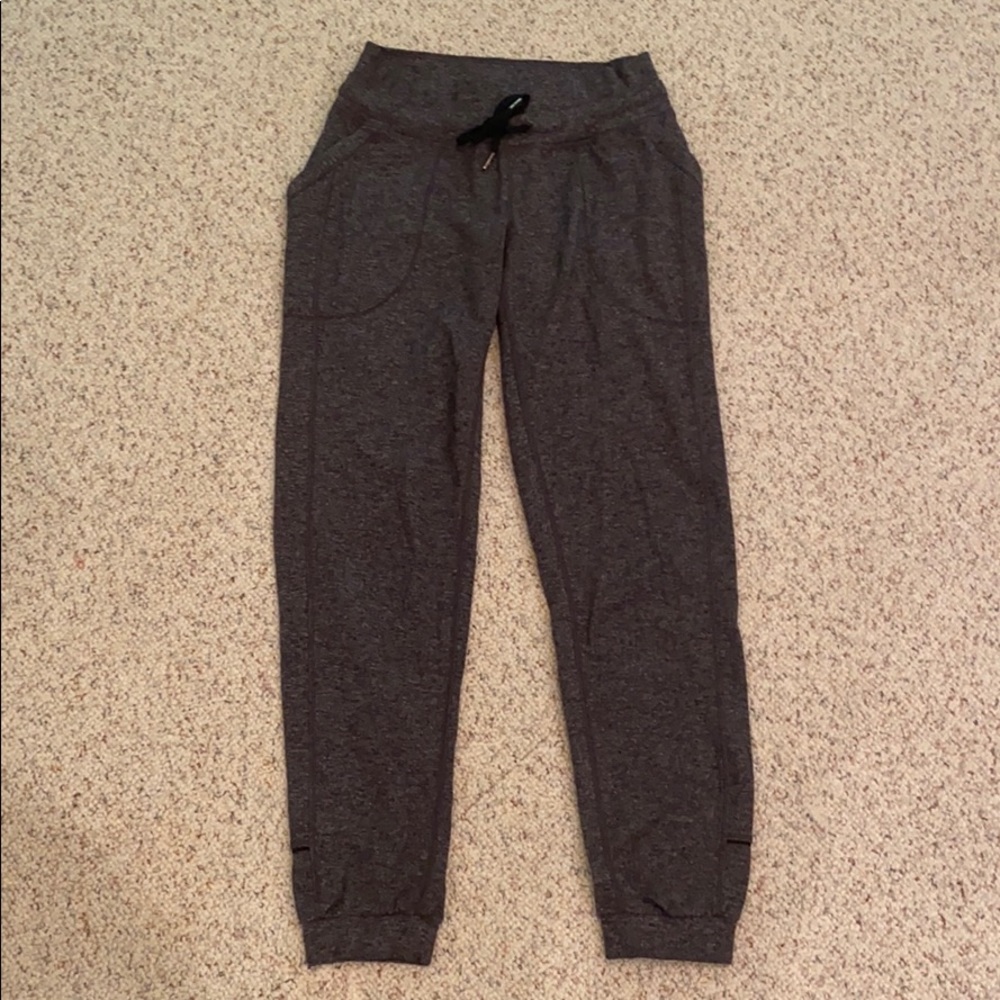 Lululemon ready to rulu pant. size 6